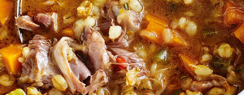 Orzo, pomodoro e agnello per cani