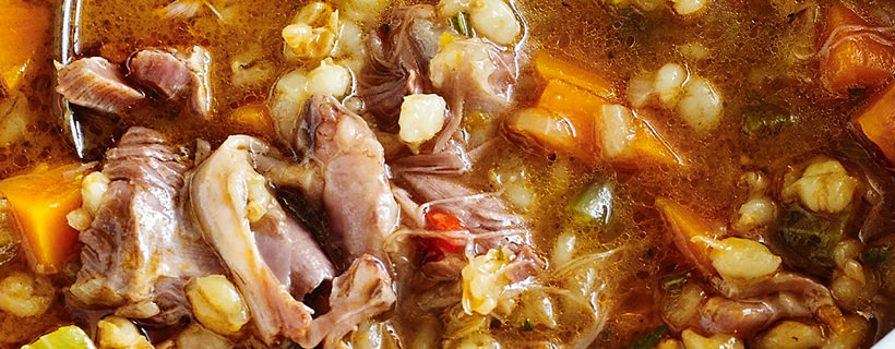 Orzo, pomodoro e agnello per cani